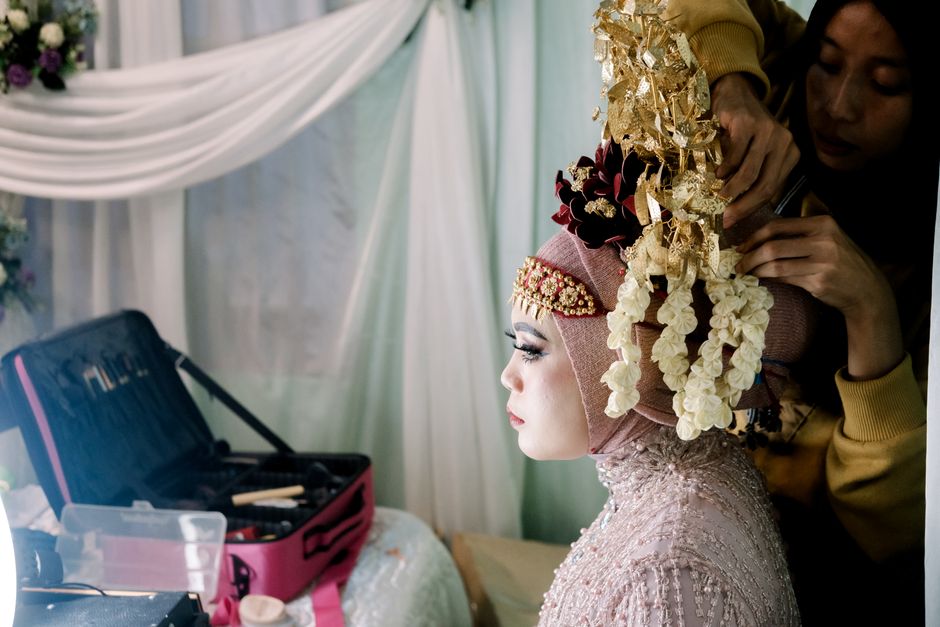 The Bridal Makeup Tutorial That Won’t Melt Before the First Dance